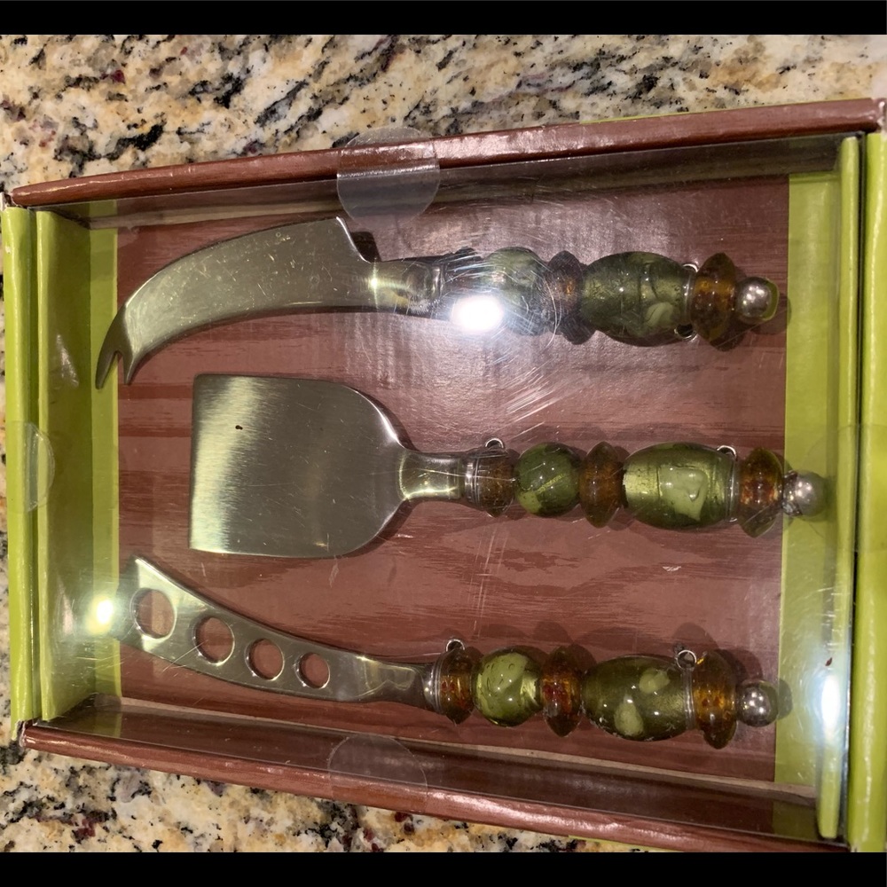 Pier one cheese serving set